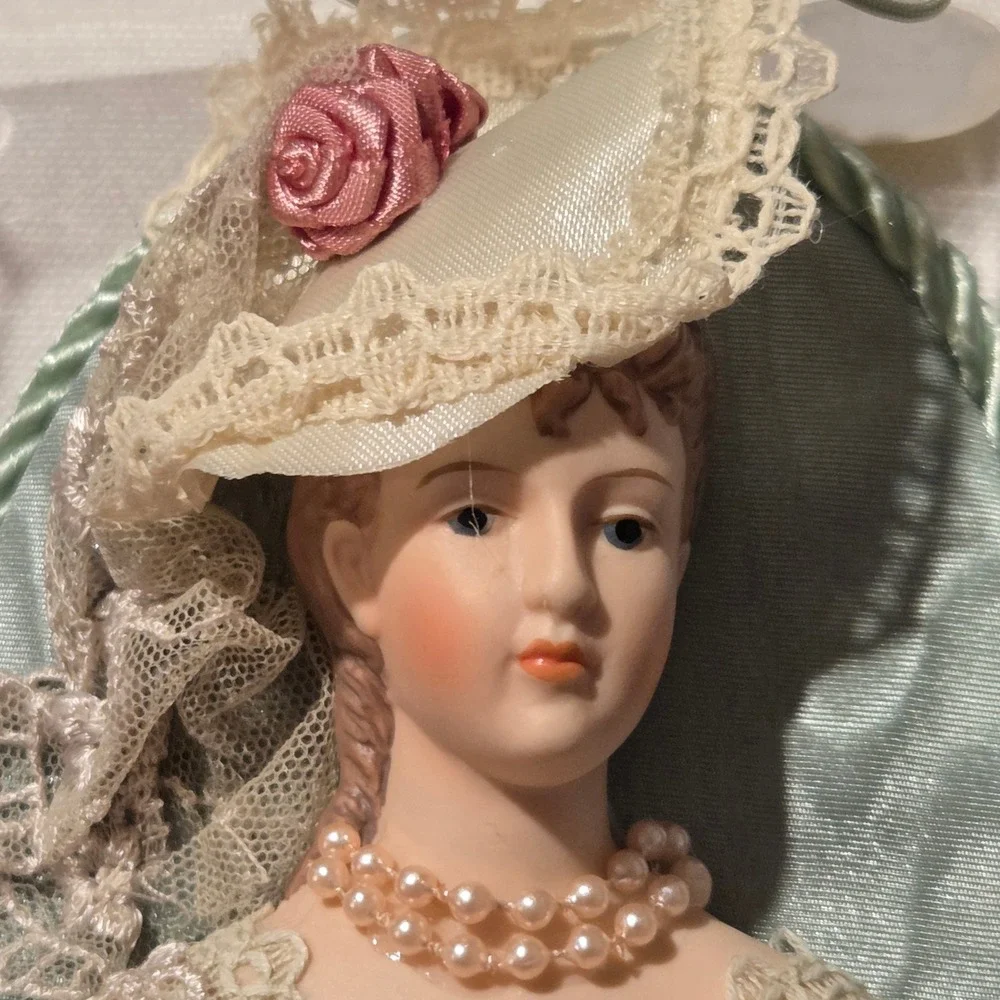 Vintage Victorian Porcelain Lady Bust‎ Ornament Lace Hat Pearls Sage Green Oval